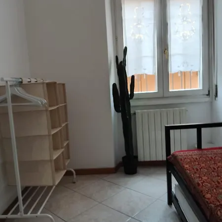 Iris- Old Town Apartment