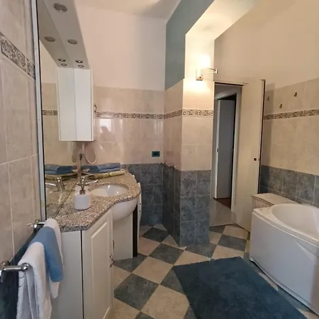 Iris- Old Town Apartamento Bréscia